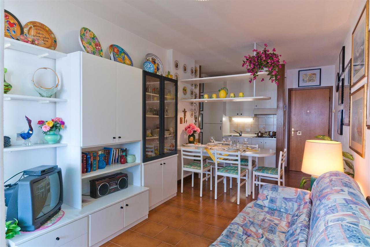 Solarium Apartment Бибионе Екстериор снимка