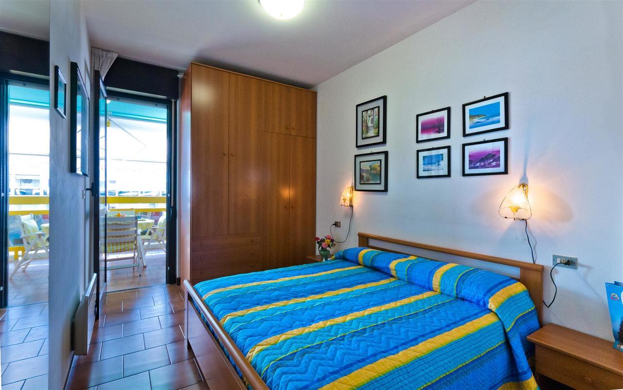 Solarium Apartment Бибионе Екстериор снимка
