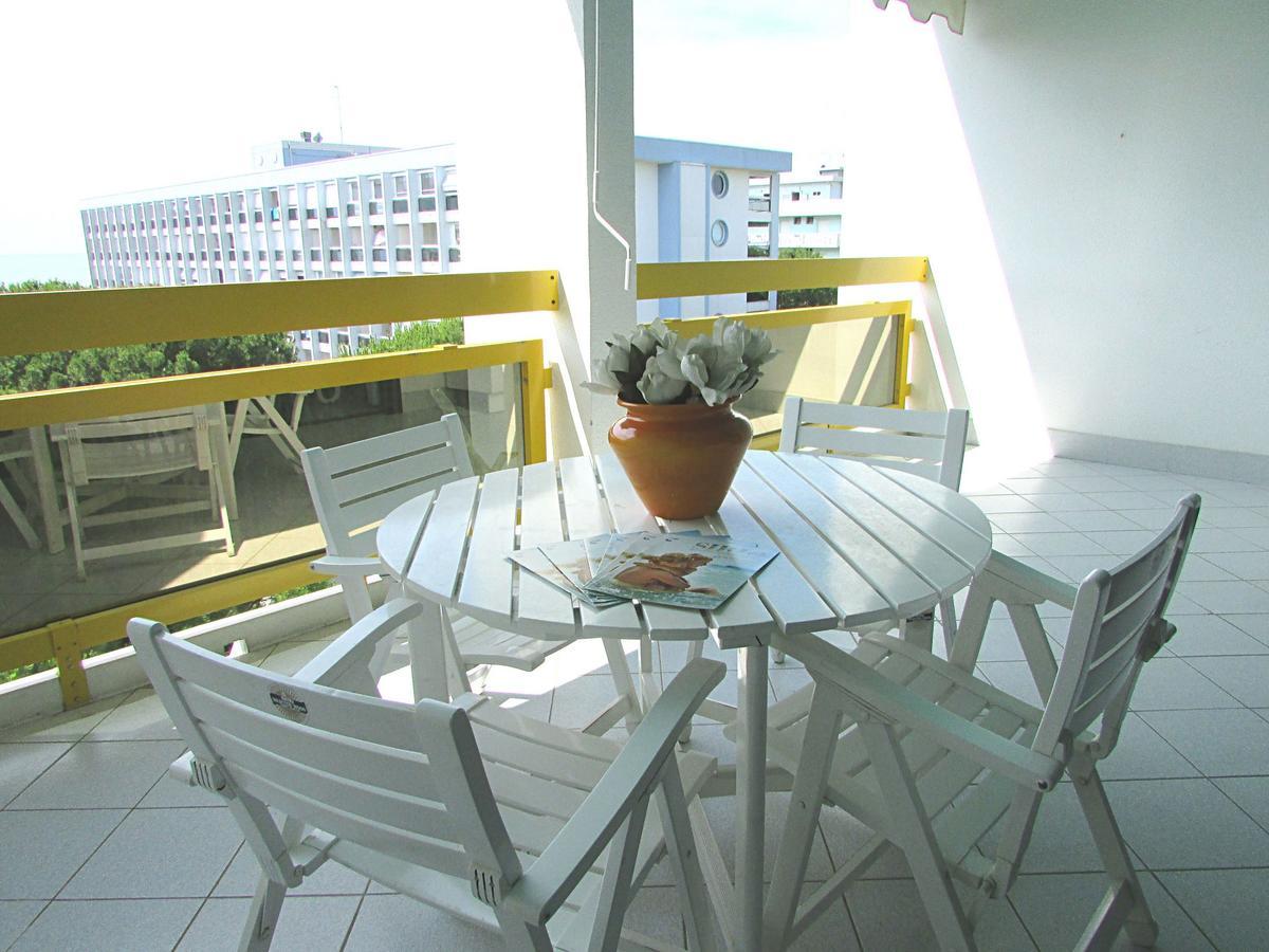 Solarium Apartment Бибионе Екстериор снимка