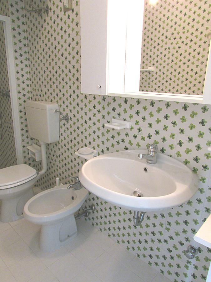 Solarium Apartment Бибионе Екстериор снимка