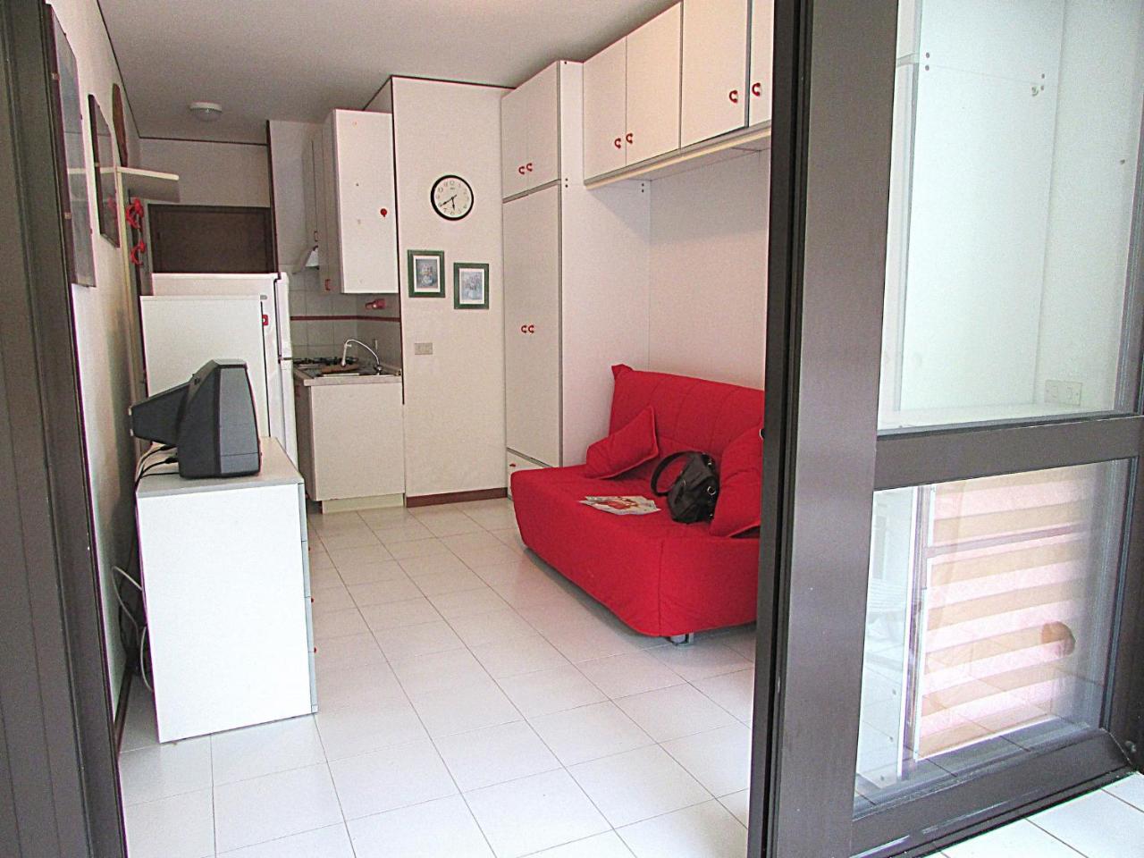 Solarium Apartment Бибионе Екстериор снимка