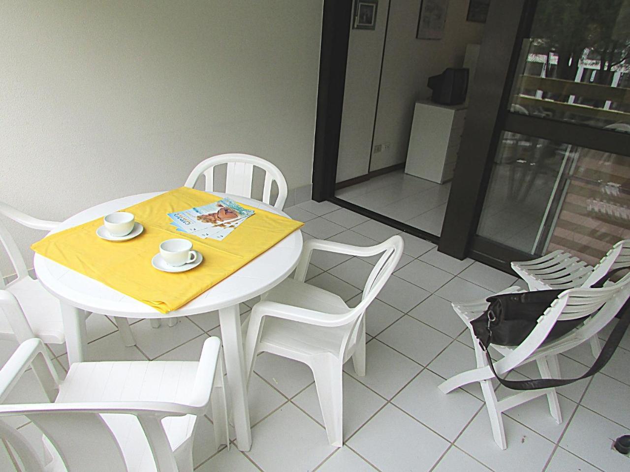 Solarium Apartment Бибионе Екстериор снимка